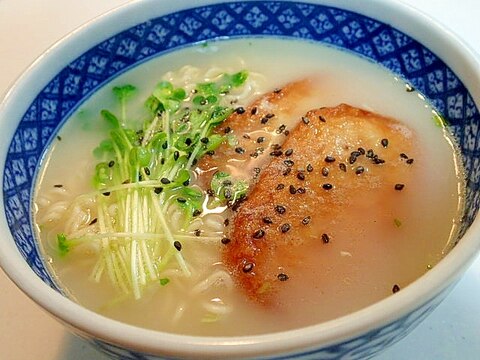 さつま揚げとかいわれ大根の豚骨ラーメン